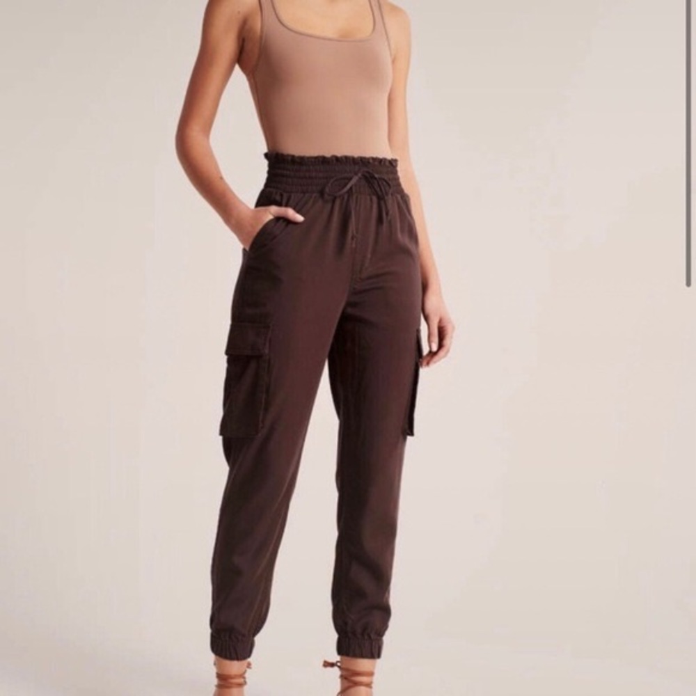 NWOT Abercrombie and Fitch Cargo Pant Jogger style size XL